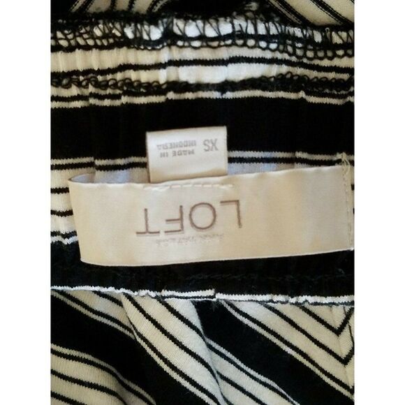 Ann Taylor LOFT Skirt Full Flare Striped Black White Elastic Waist Pull On XS - Picture 4 of 4